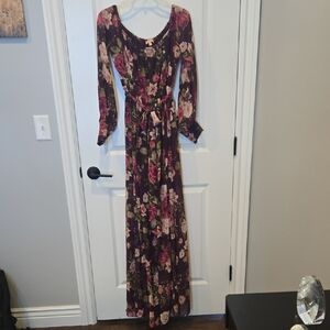 Elegant Floral Maxi Dress with Long Sleeves